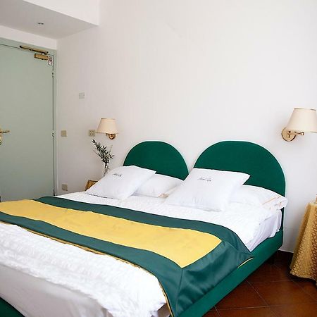 Hotel Iva Диано Марина Екстериор снимка