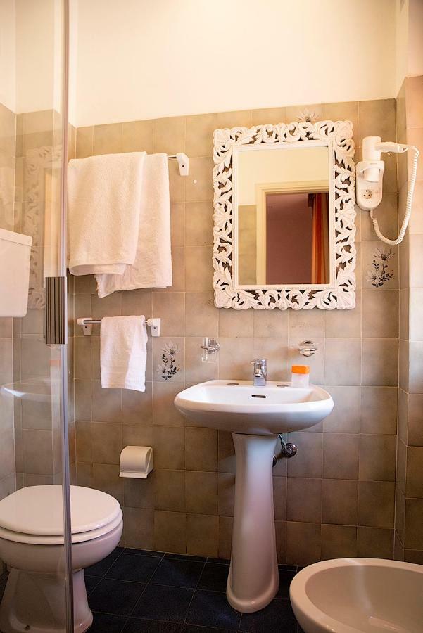 Hotel Iva Диано Марина Екстериор снимка
