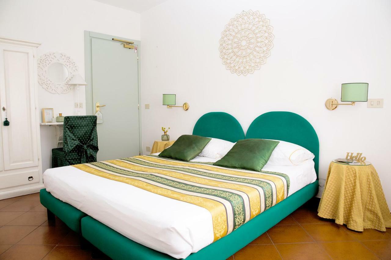 Hotel Iva Диано Марина Екстериор снимка