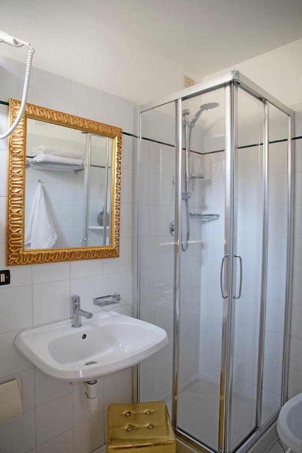 Hotel Iva Диано Марина Екстериор снимка
